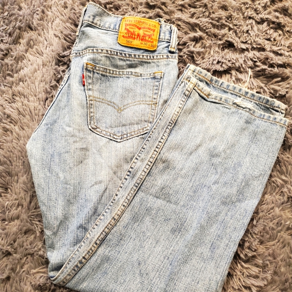 Levis straight leg jean